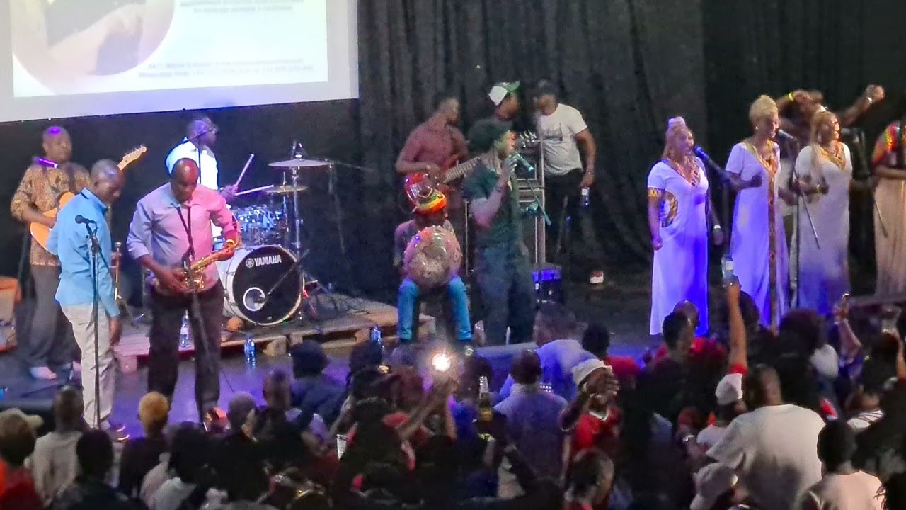 Vanhu Vatema (Live in Johannesburg)