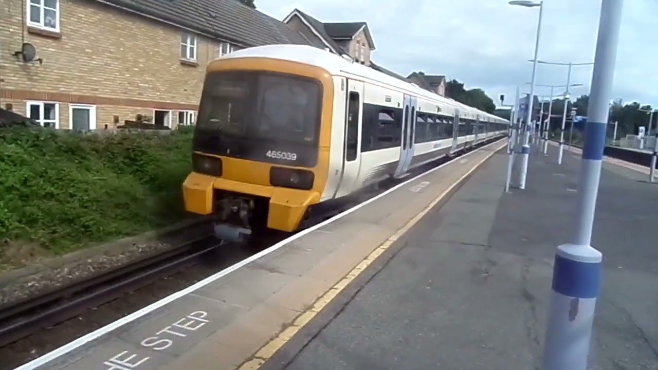 Trains at Grove Park again 24/6/23