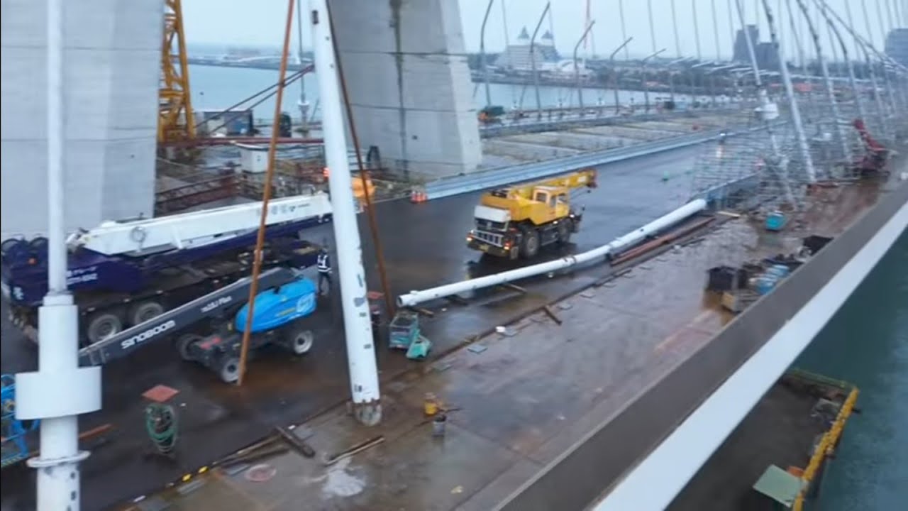 2026.01.28 淡江大橋 淡水端 P160伸縮縫準備灌漿 主橋塔下0B立柱完成 0T吊裝立柱準備中 施工概況近距觀察 空拍 LIVE 直播