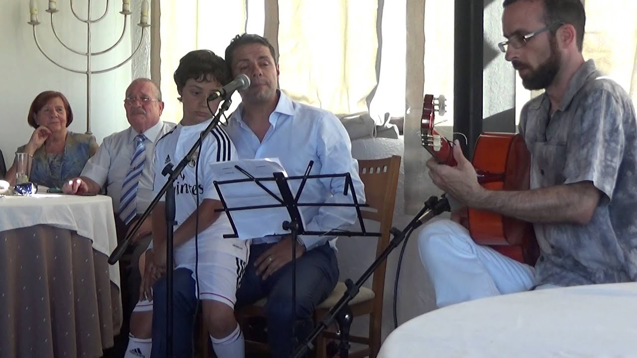 Juanjo Garrido compone y le canta a su hijo por su 1ª Comunión
