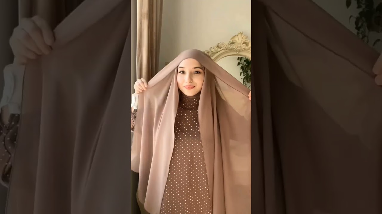 Сегодня,среди мусульманок, очень популярны шарфы с пришитой #hijab #ислам #мусульманка #reels