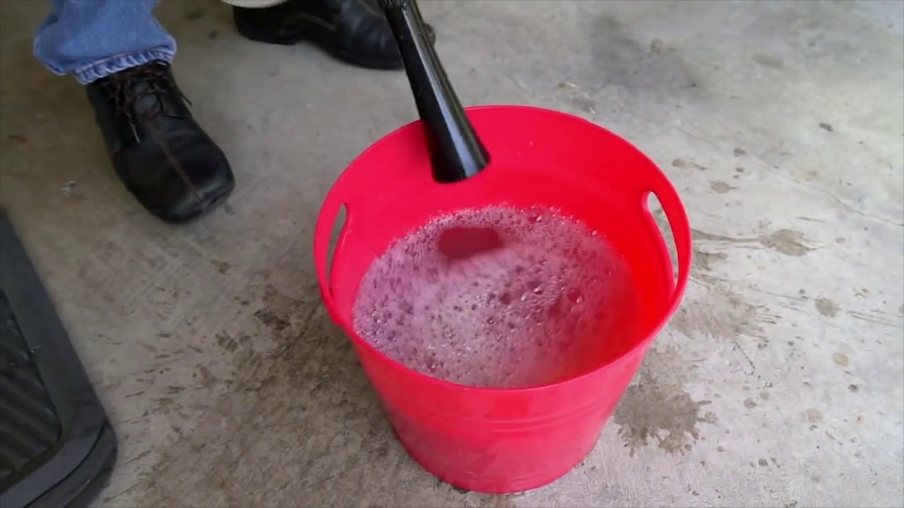 Using The TORNADOR Black Z 020 Car Cleaning Tool
