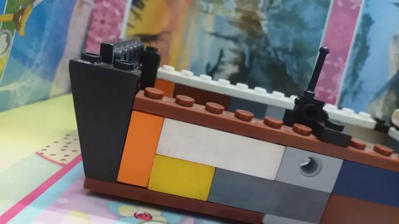 T&agrave;u đổ bộ lego