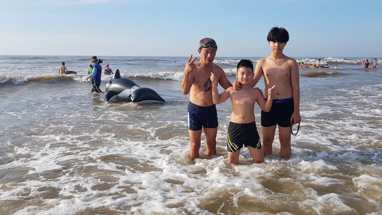 Dainghia25 Vlog - Đi Tắm Biển C&ugrave;ng &Ocirc;ng Mưa Vlog - Du Lịch Biển Sầm Sơn
