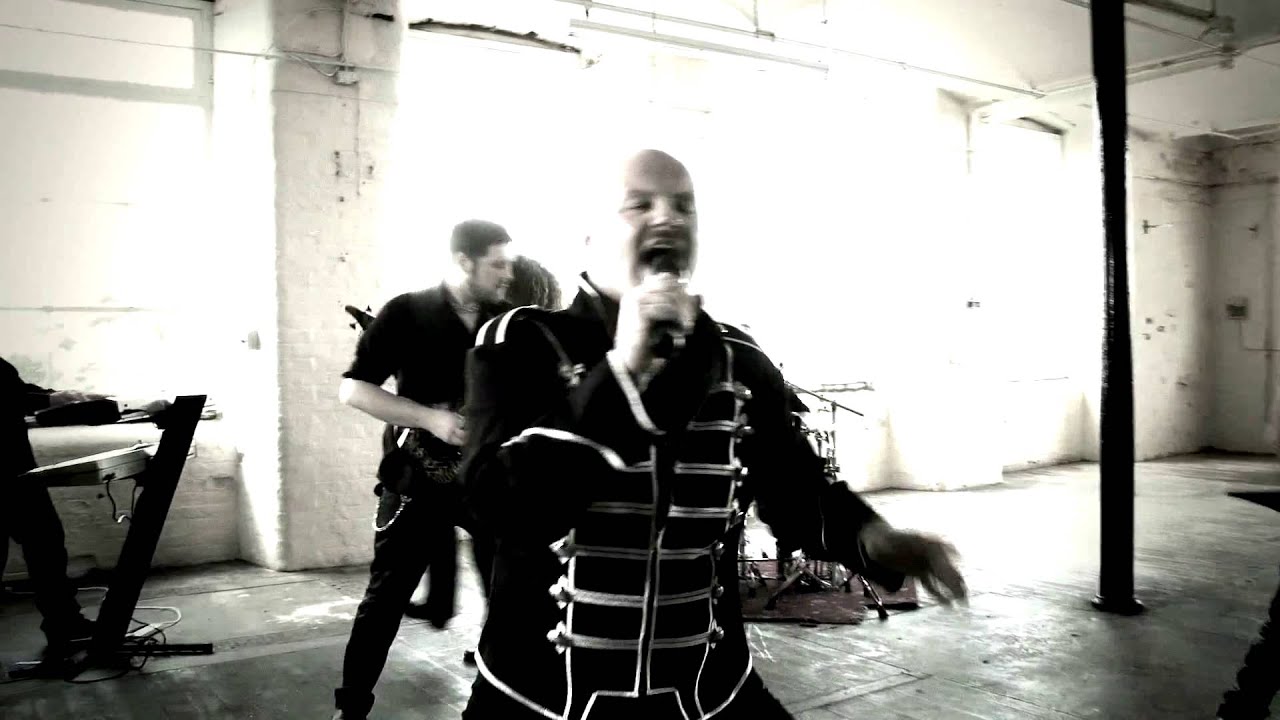 Ten - Gunrunning (Official Video)