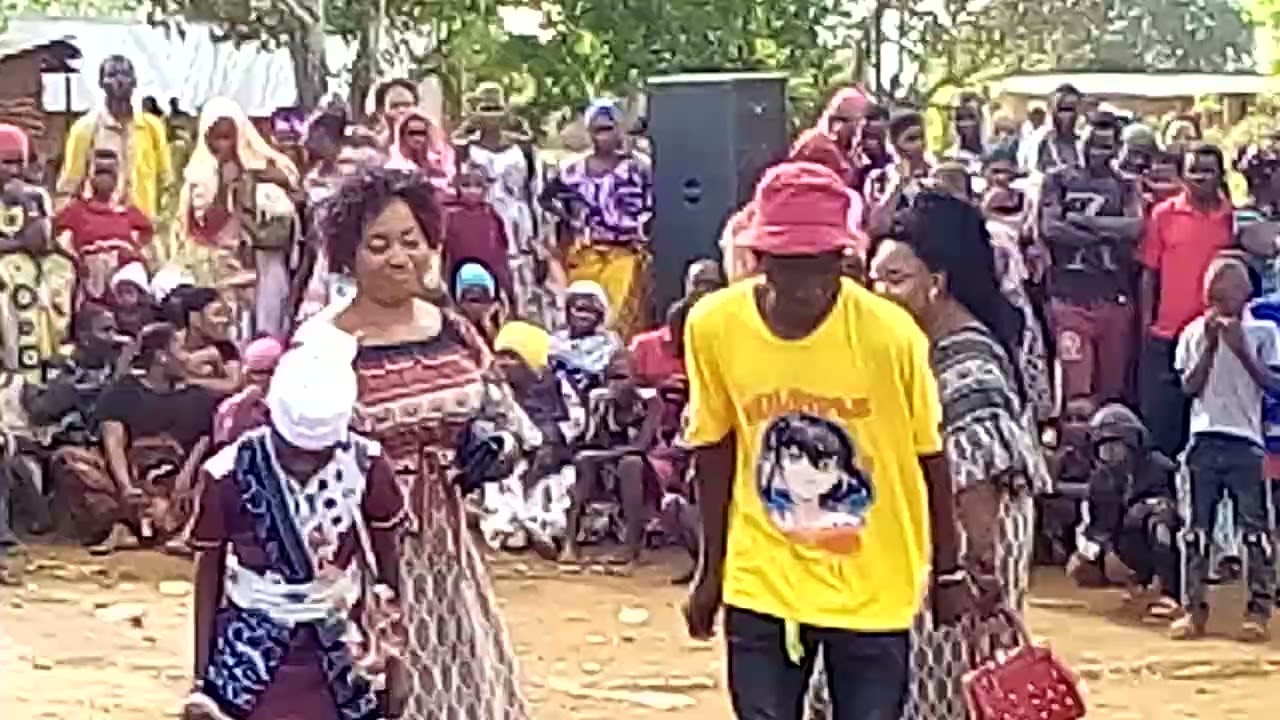 Kwele tribe: Wakwele, Wali wakiume wakitoka jando