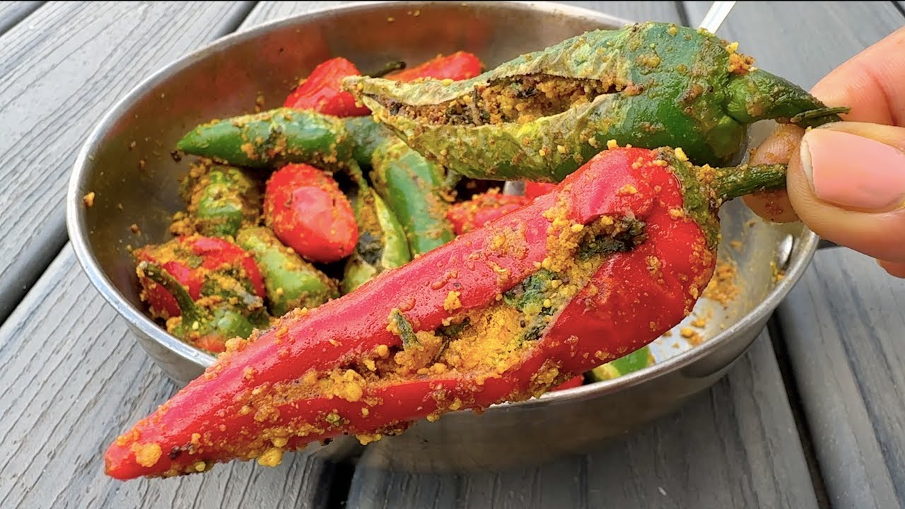 ૨ ની જગ્યાએ ૪ મરચાં 🌶️ ખવાઈ જશે એવા ટેસ્ટી ભરેલા લોટ વાળા મરચાં Masala Michi Sangeeta’s World 
