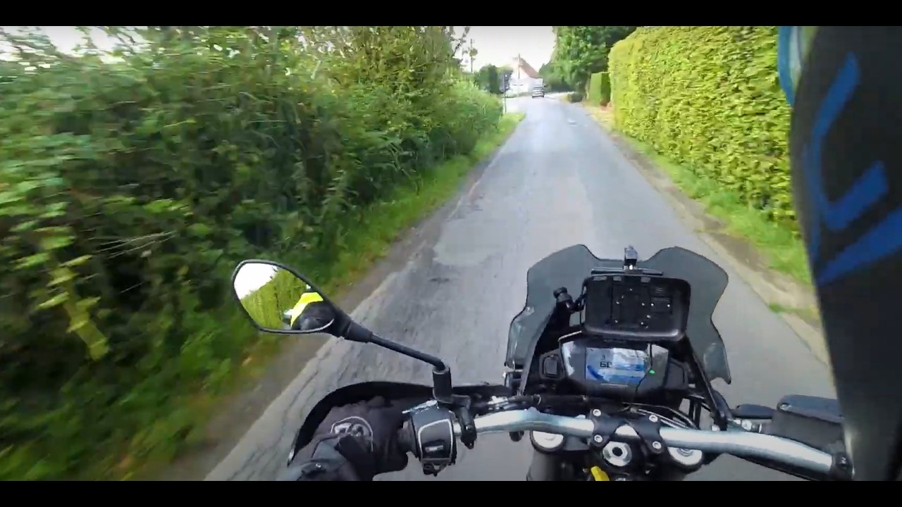 Escaping the day - Moto Guzzi V85TT - POV