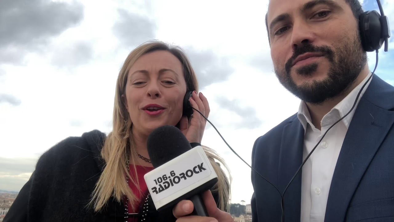Giorgia Meloni canta Lorenzo Jovanotti
