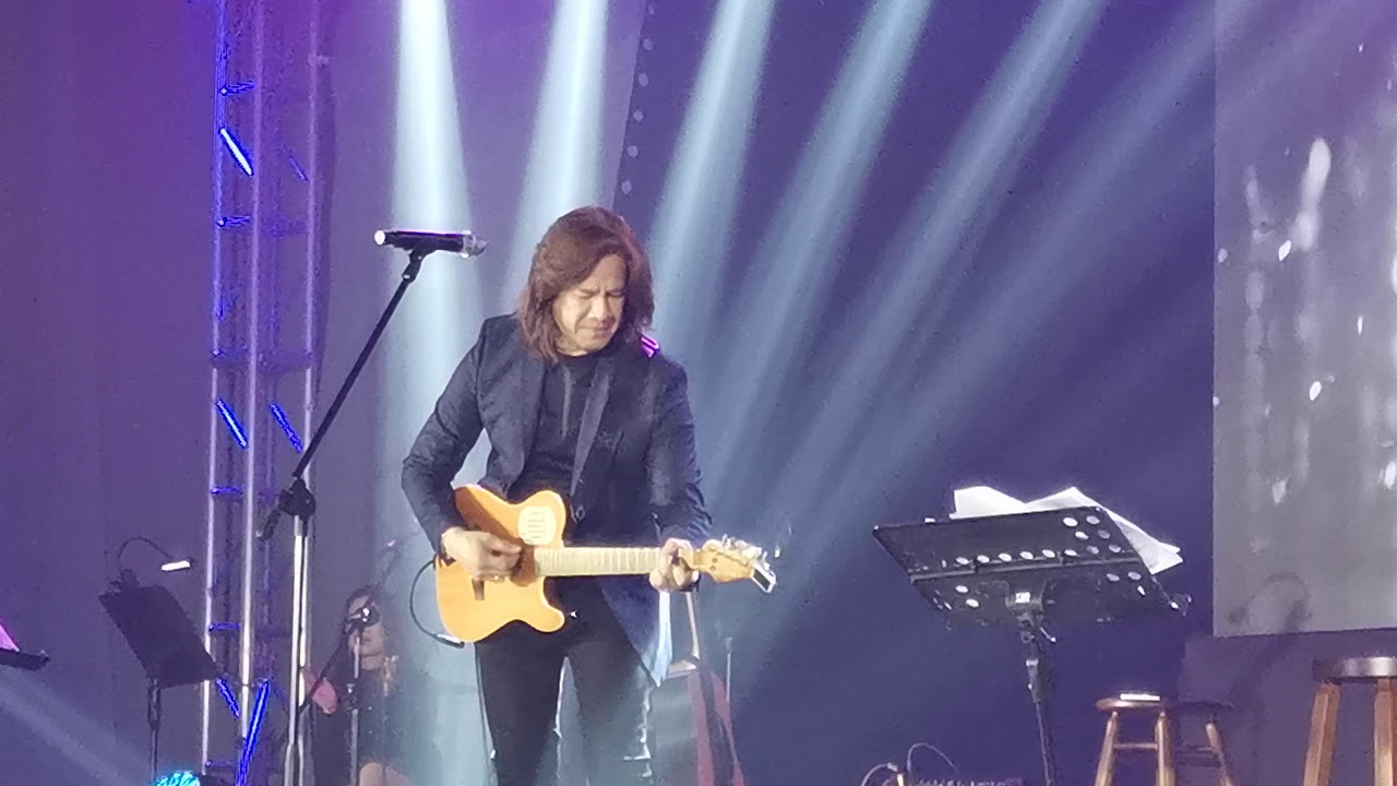 Side A Vocalist Joey G sing TELL ME  Live Grabe Galing pa din nya The Acoustic Playlist Concert