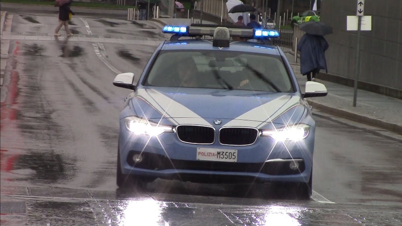 POLIZIA STRADALE + POLIZIA LOCALE IN SIRENA SCORTANO GARA CICLISTICA (Legnano)