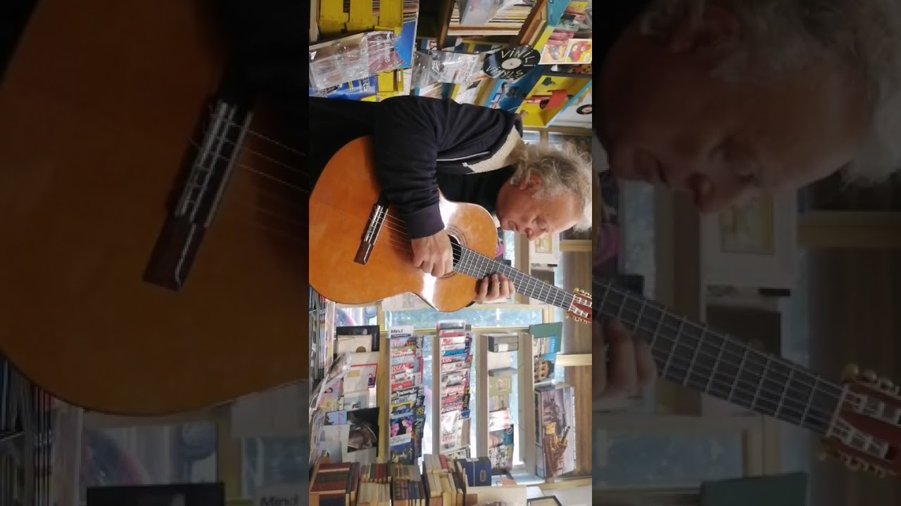 Improvvisazione Simone Fiorenza presso Edicola Cecchi