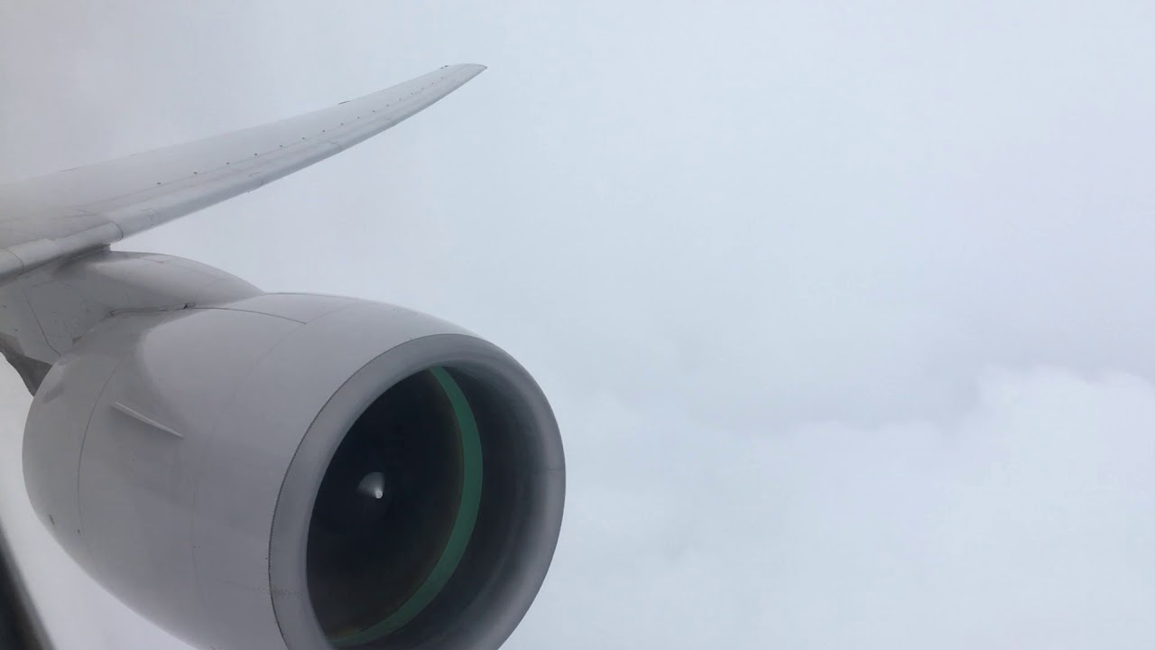 United Airlines Boeing 777-200ER Wet Takeoff from Newark Liberty International Airport