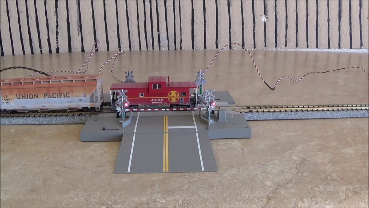 N Scale Review Kato Automatic Crossing Gate 20 652 1