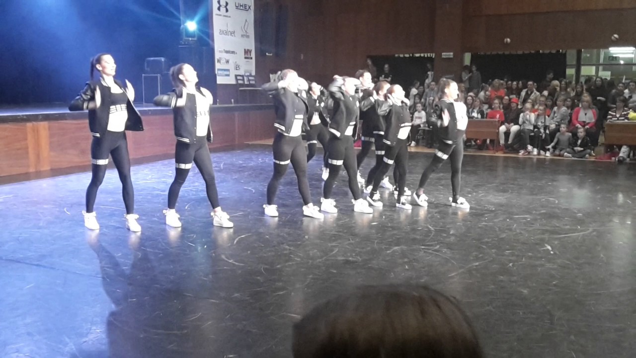 DIAMONDS ACADEMY TOP DANCING