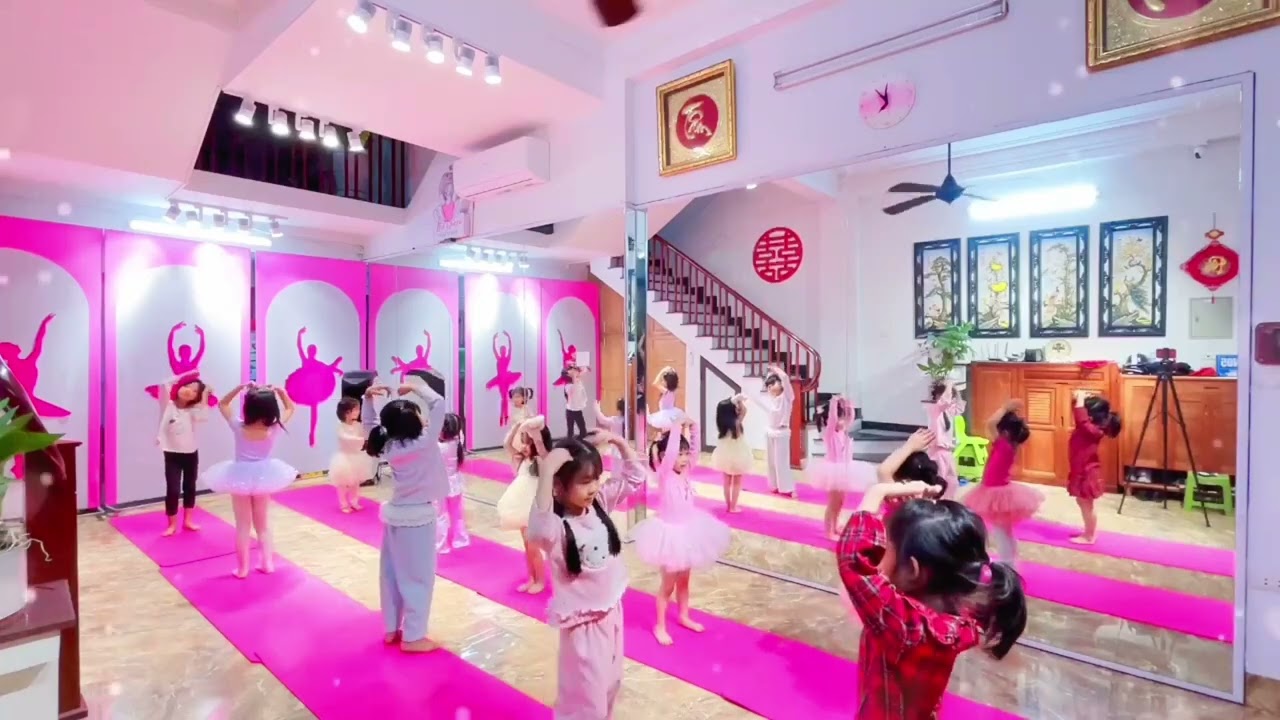 Múa cùng Khánh Ngân P2