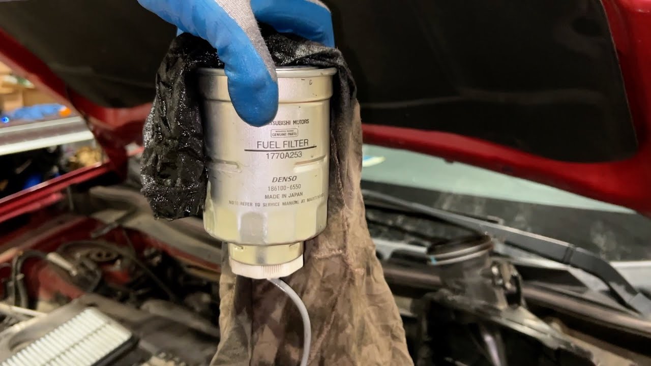 Mitsubishi Outlander | How to Replace Diesel Filter in 10 Minutes