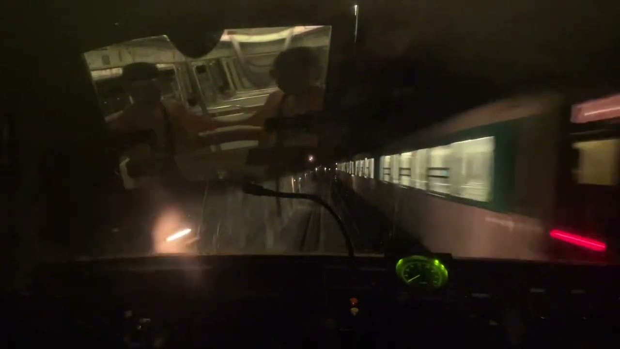 Vue &agrave; travers une cabine d&rsquo;un MF67 A2 sur la 12