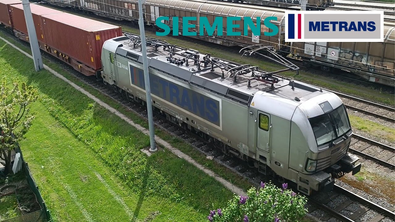 METRANS Vectron auf dem Weg zum Containerterminal Linz. Industriegebiet Hafen. Siemens Vectron