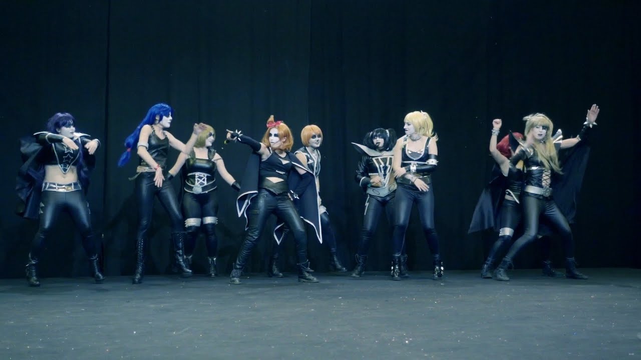 Love Live Kiss Cosplay Performance - Twerking Muses