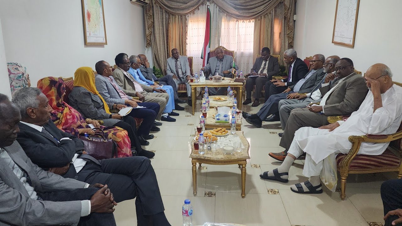 سفير السودان بالقاهرة يلتقي بعض مدراء الجامعات وعمداء الكليات الحكومية والأهلية الثلاثاء ٥مارس ٢٠٢٤م