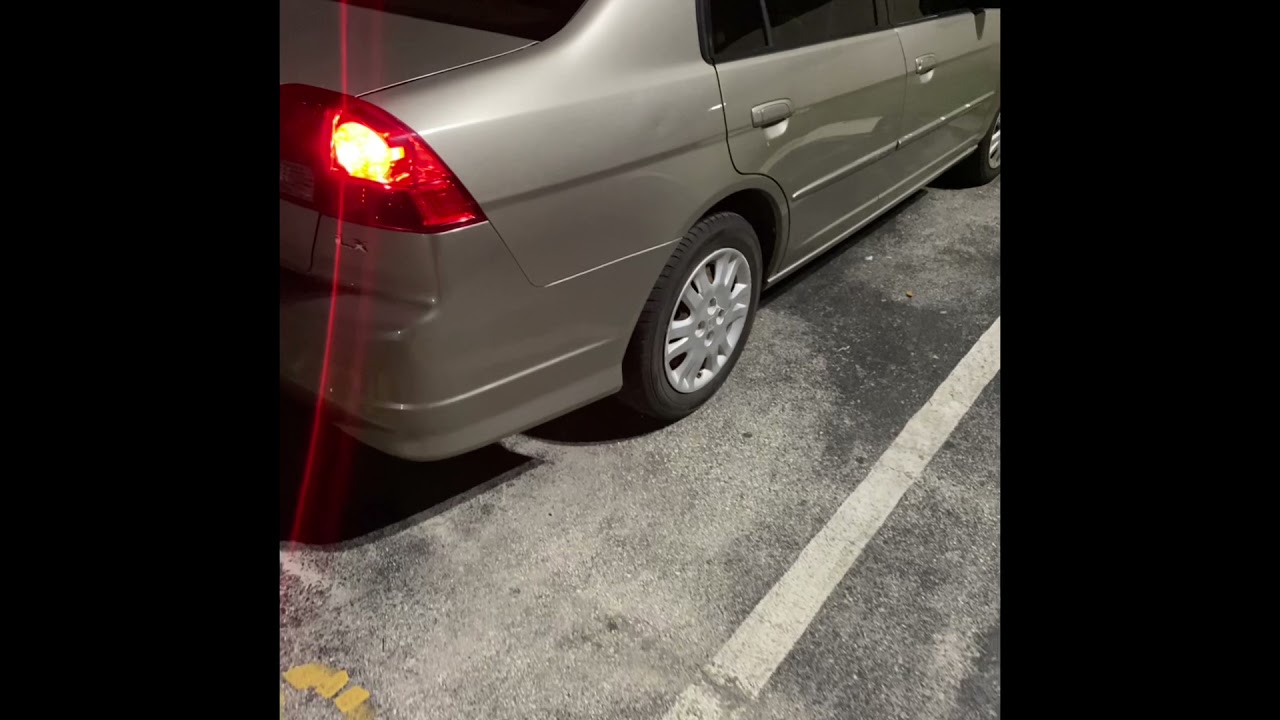 Honda Civic brake light/ rear lights stay on ? Simple fix / Luz de los frenos no se pagan