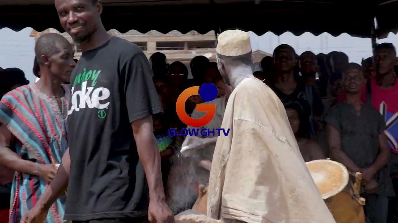 Akomfour display powers at Sunyani manhene's funeral