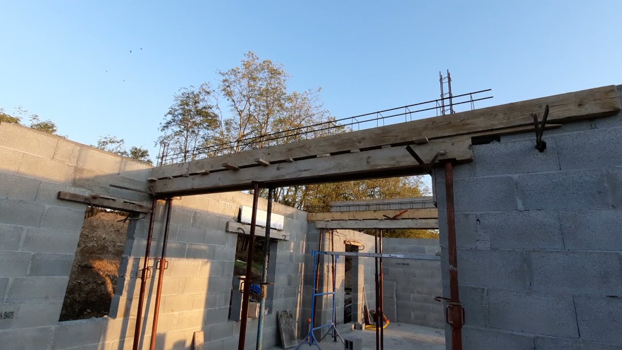 Coffrage des poutres pour le plancher,construction d une maison