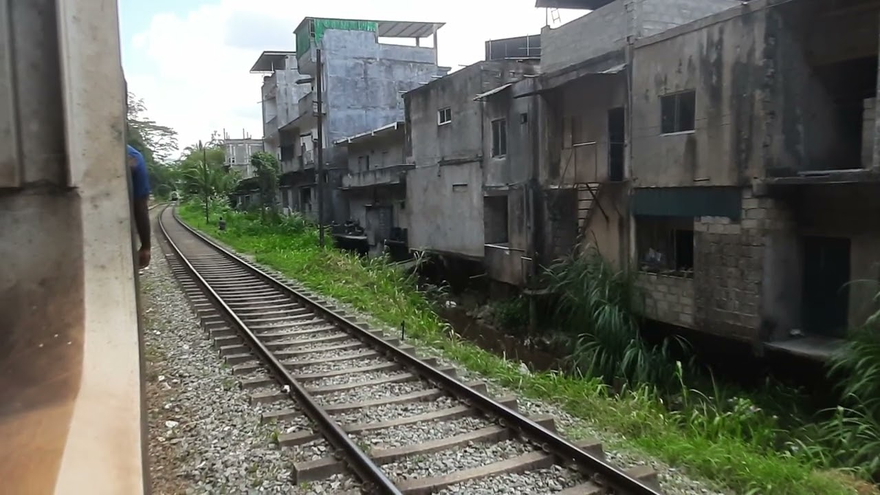 Class S14 Udarata Menike ColomboFort Express Train passing Class M6 Badulla Express Train at Gelioya