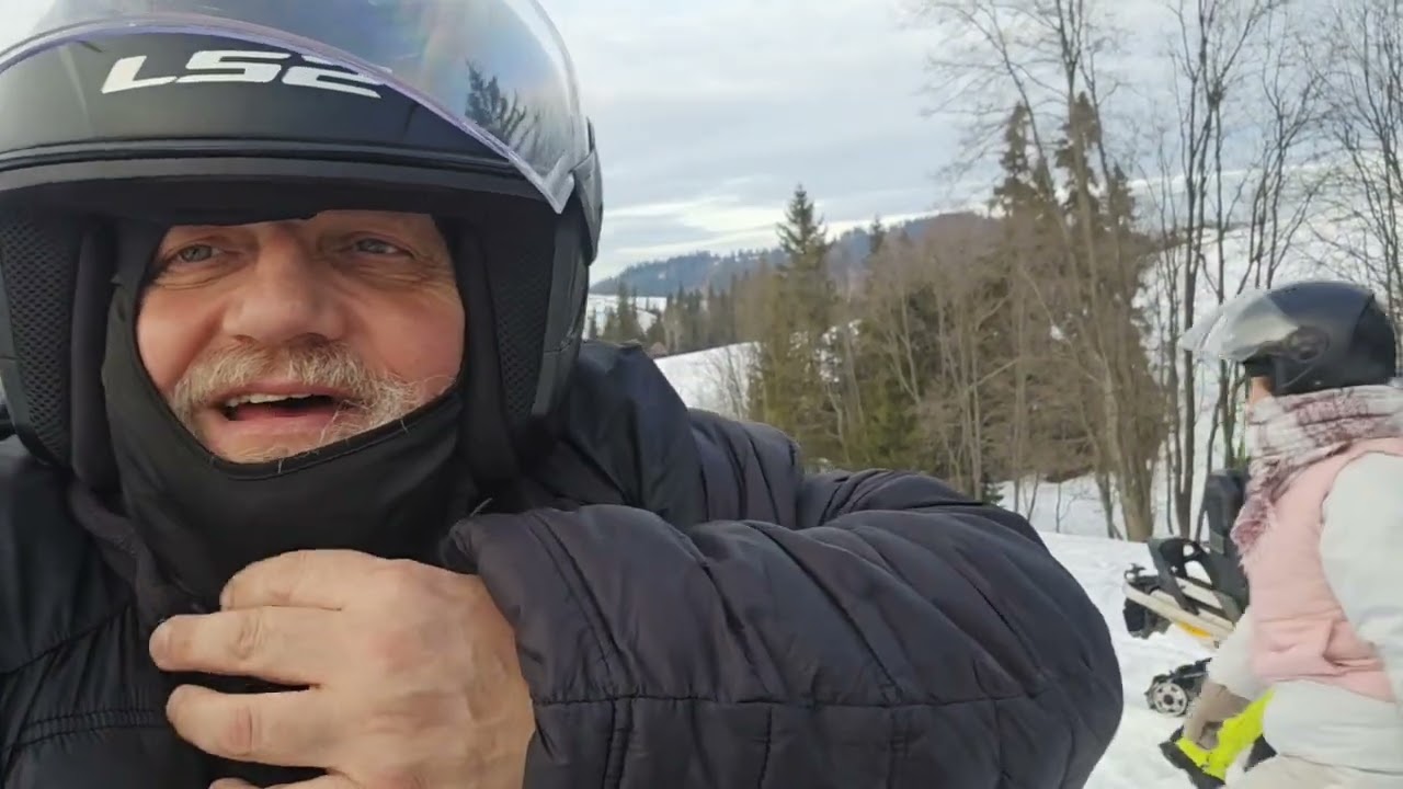 Charbel Tv-Na skuterach u podnóża Tatr, con scuter sotto piedi le montagne Tatry,12.02.2026