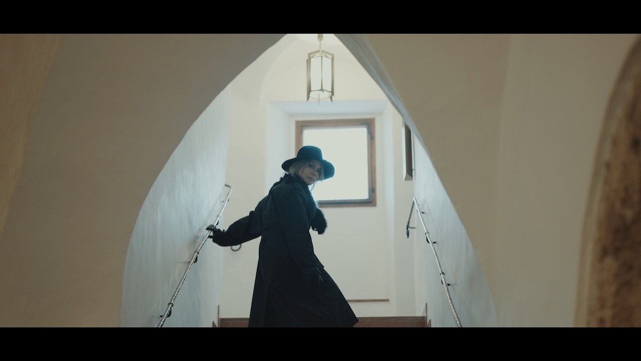 HYDE-FADING OUT