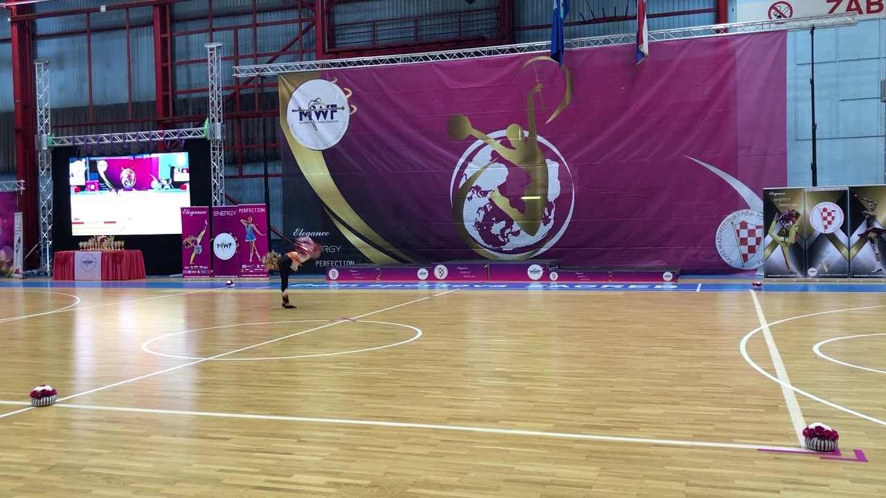 Milena Ręka solo pom junior Azaria