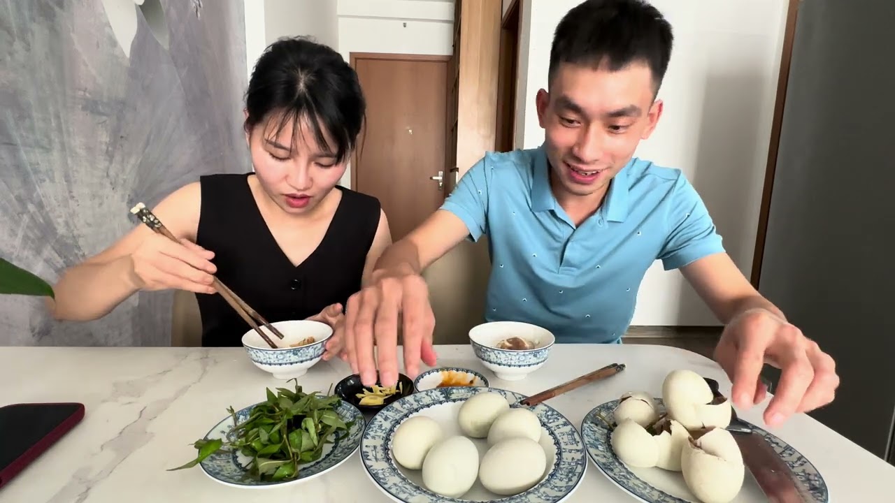 Ăn trứng vịt lộn siêu to khổng lồ Ông Quang Tv