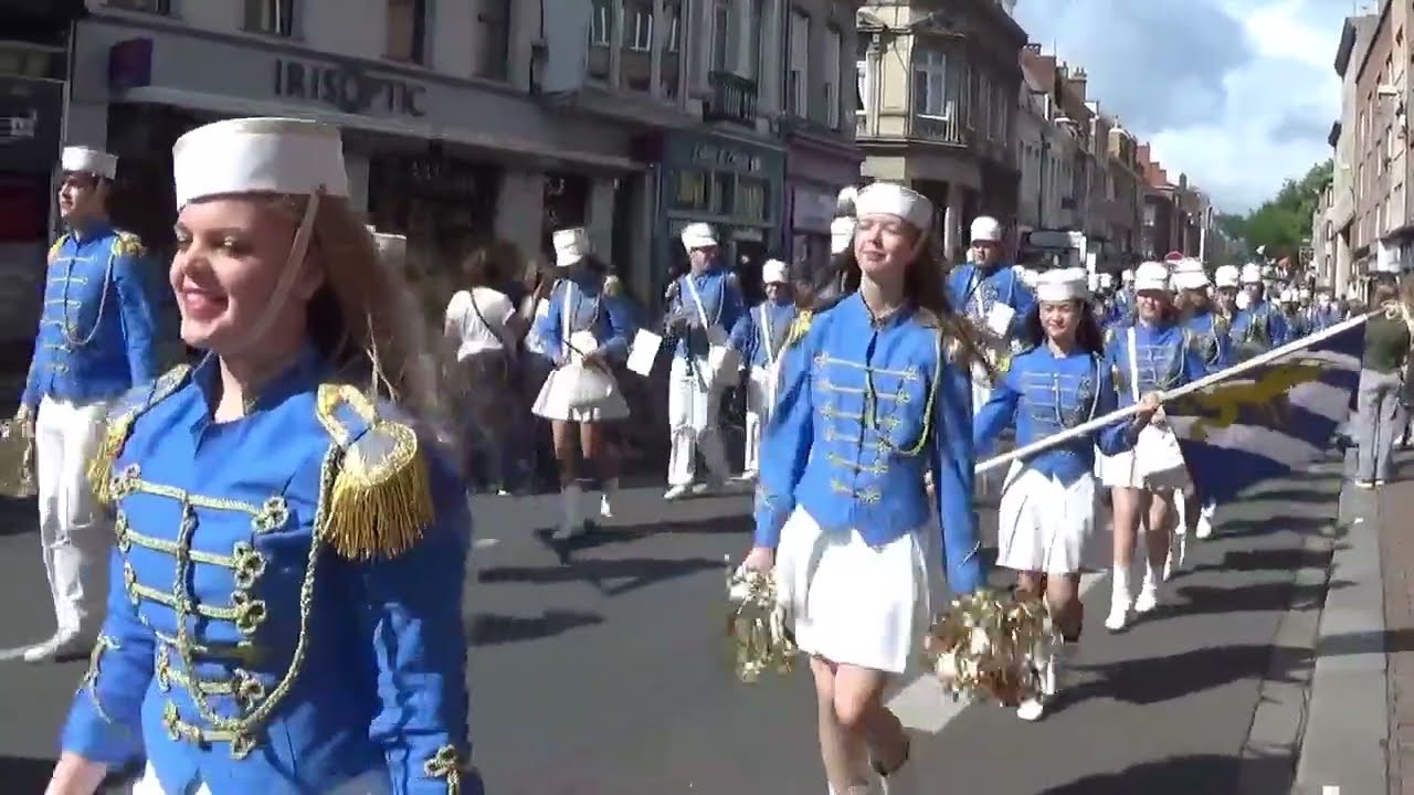 d&eacute;fil&eacute; carnavalesque de Gayant Douai le 06 juillet 2025
