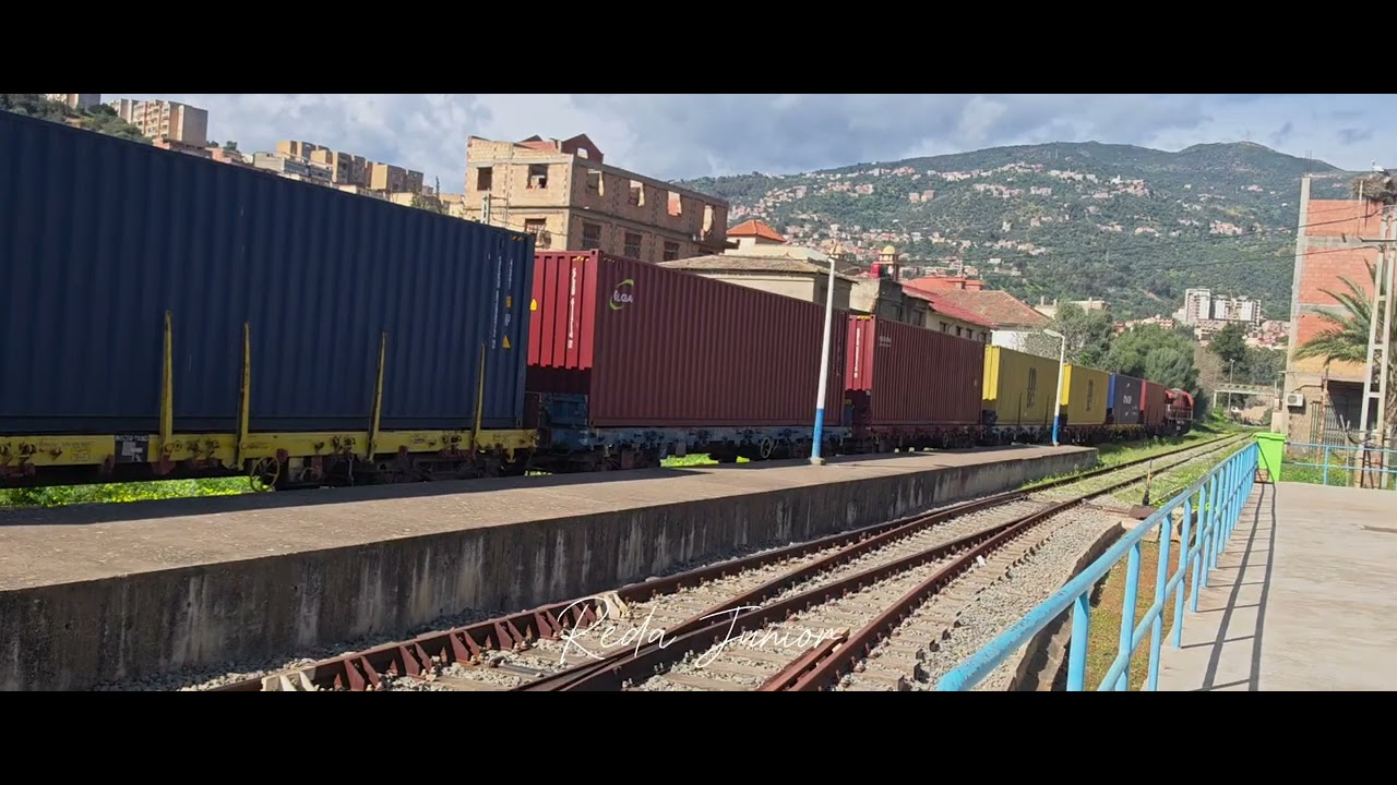 Gare de Sidi Aich : passage du train porte-conteneurs Béjaïa ➡️ Tixter Wilaya de BBA