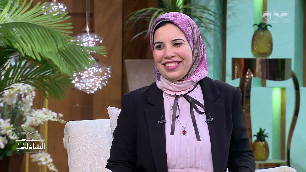 حصلت على دكتوراة من فصول محو الأمية.. ابنة الصعيد لبنى صالح مع منى الشاذلي