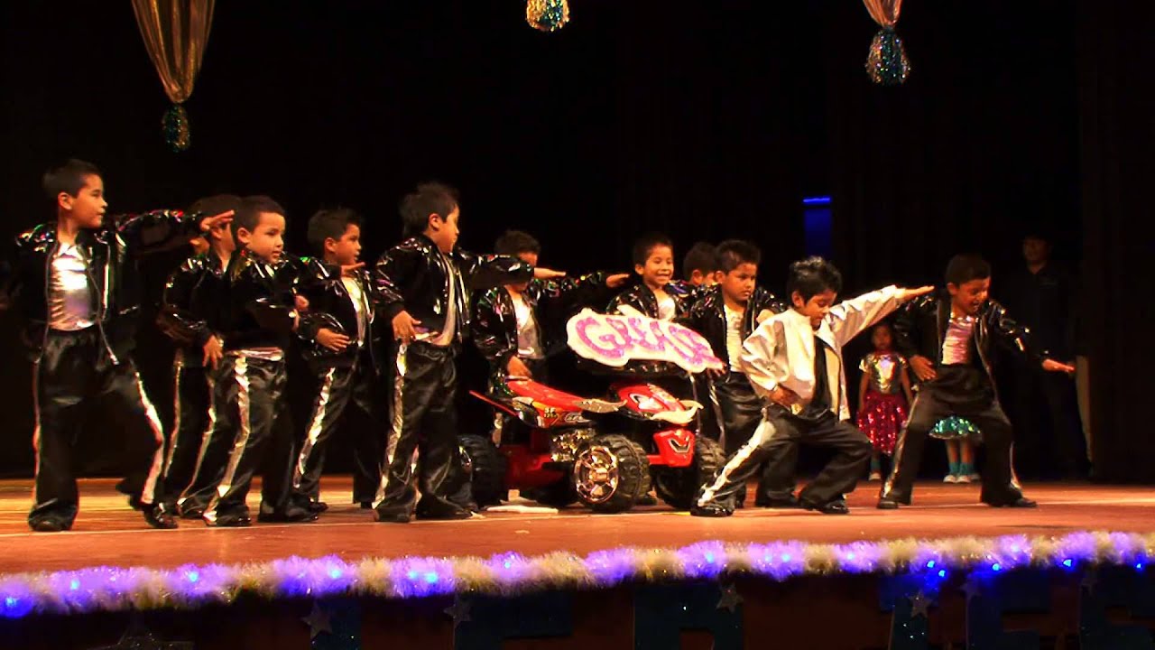 Niños bailan Mix de John Travolta