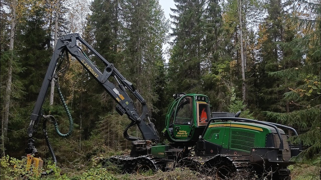 Kuusikon päätehakkuu iltavuorossa John Deere 1170G IBC H423 