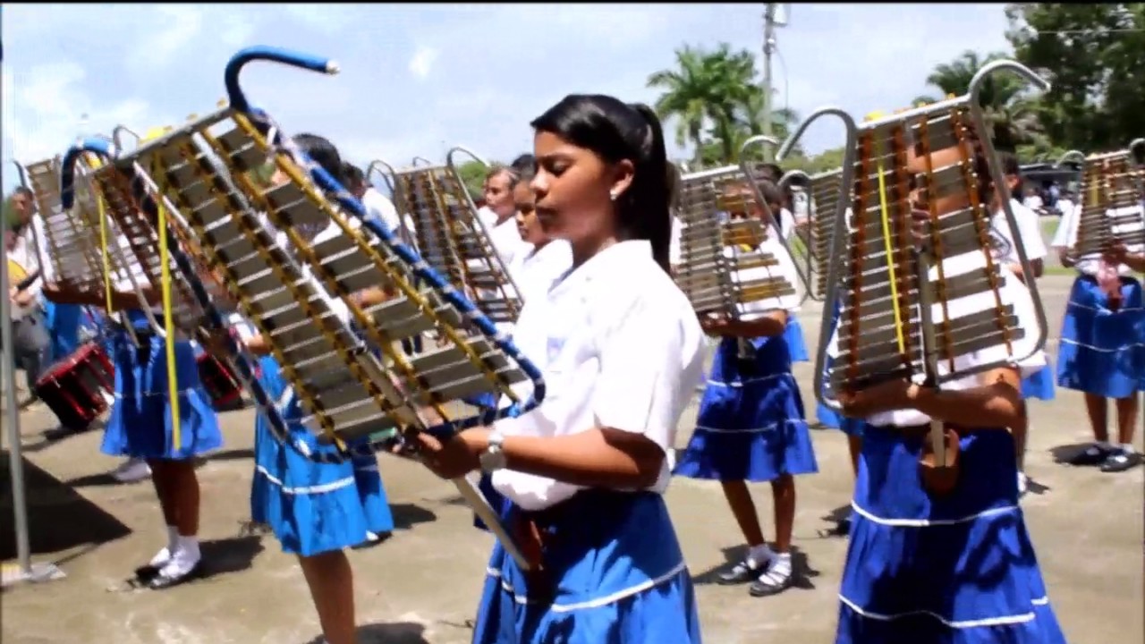 Banda de liras y tambores del Colegio San Antonio