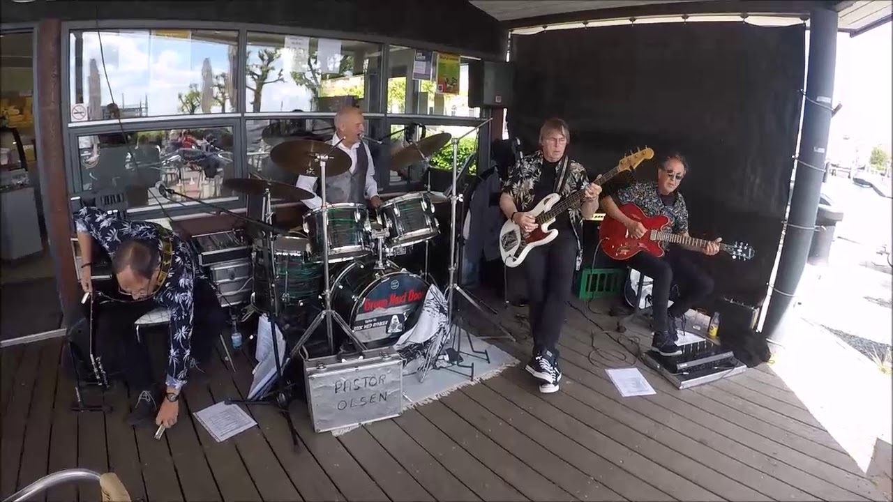 Pastor Olsen's Kvartet. Medley. Go'e gamle fru Olsen, Fed rock og Står på en alpetop.