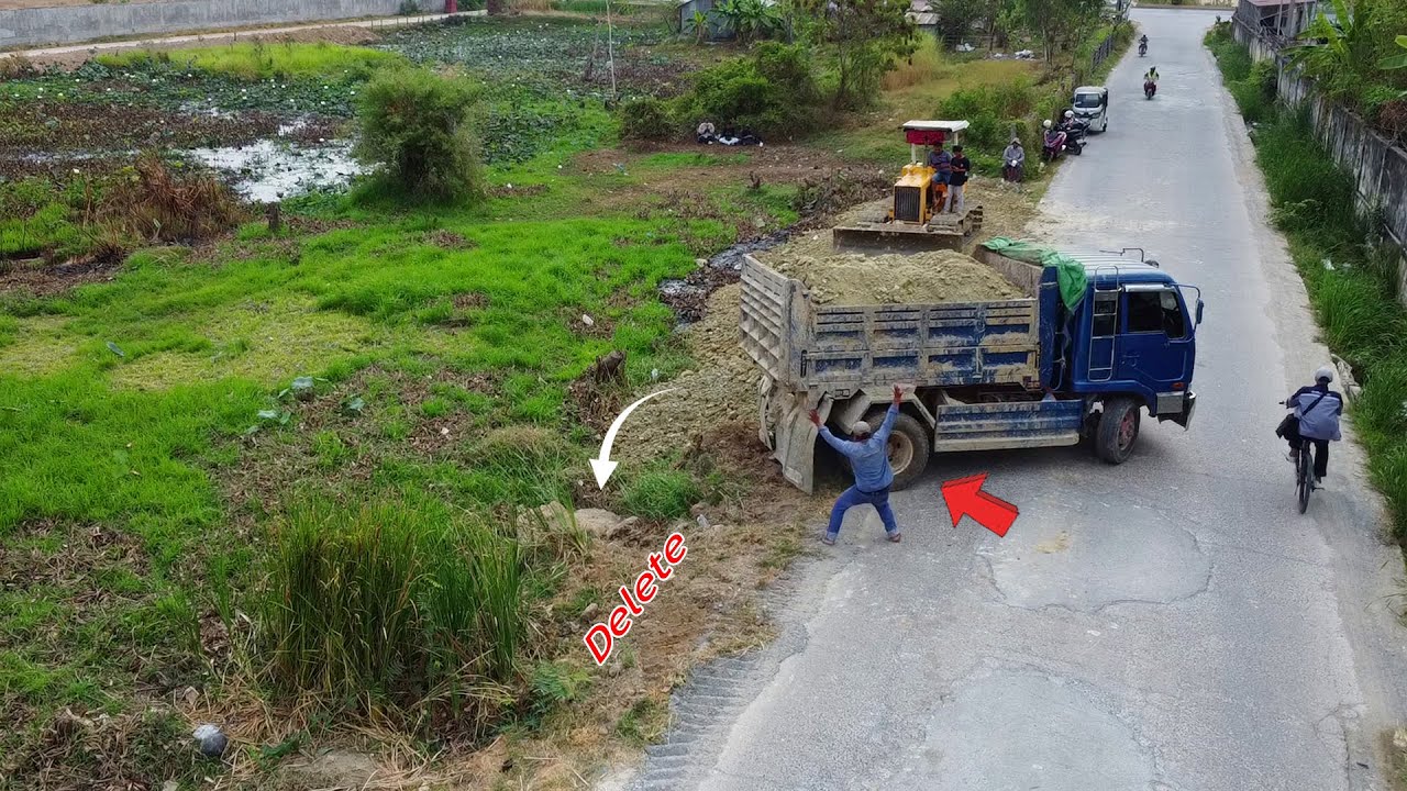 Starting a project by 5ton dump truck & bulldozer D31P Komatsu, Loading Up Land, Mix VDO