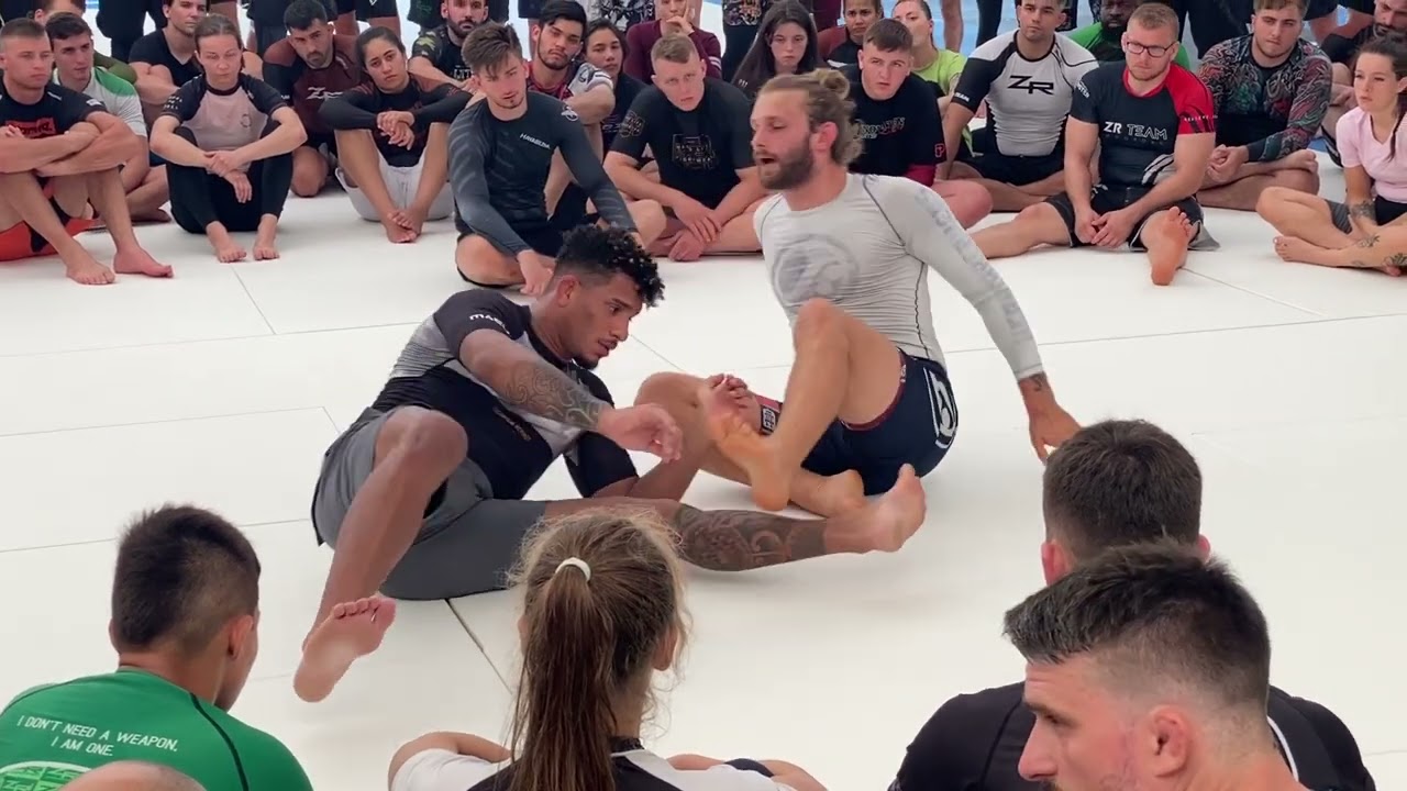 Adam Wardzinski Butterfly with Gutemberg Pereira shows his Butterfly Sweep in NoGi
