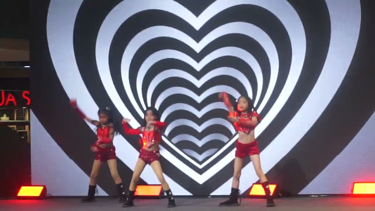 PiXXiE - DEJAYOU Cover Dance Lil'Queens at Central Rama3