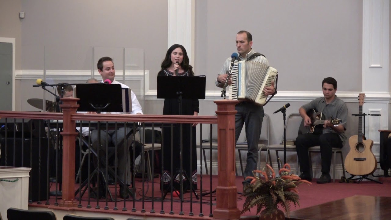 Biserica Maranata Knoxville: Sorin Deac si Daniel & Maria But - Cel care S-a dat pe Sine
