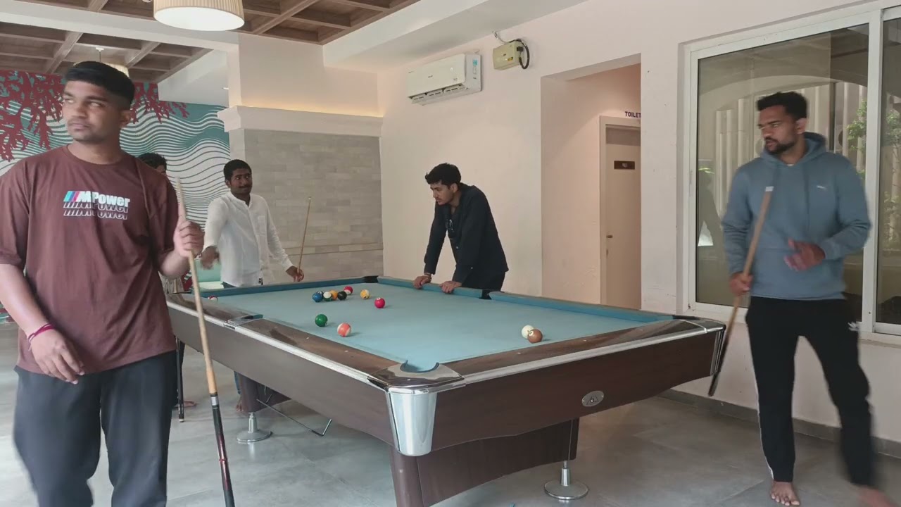 PLAYING 8 BALL POOL WITH FRIENDS