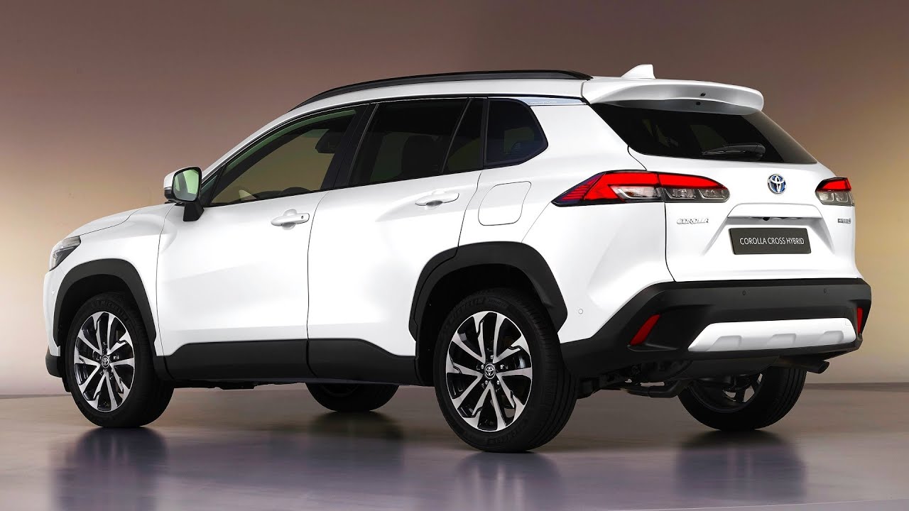 Toyota Corolla Cross 2023 - гибридный компактный семейный внедорожник Интерьер и экстерьер