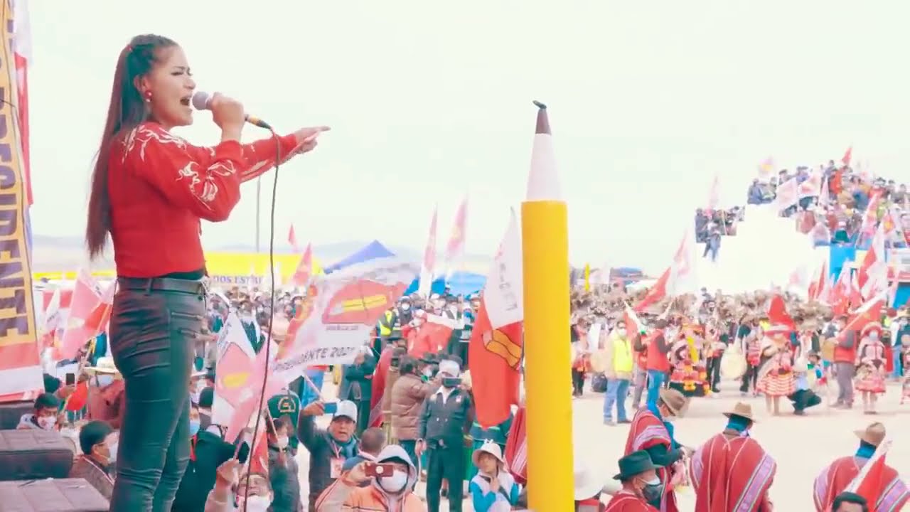 Cantan Flor de Retama en mitin de Pedro Castillo en Juliaca