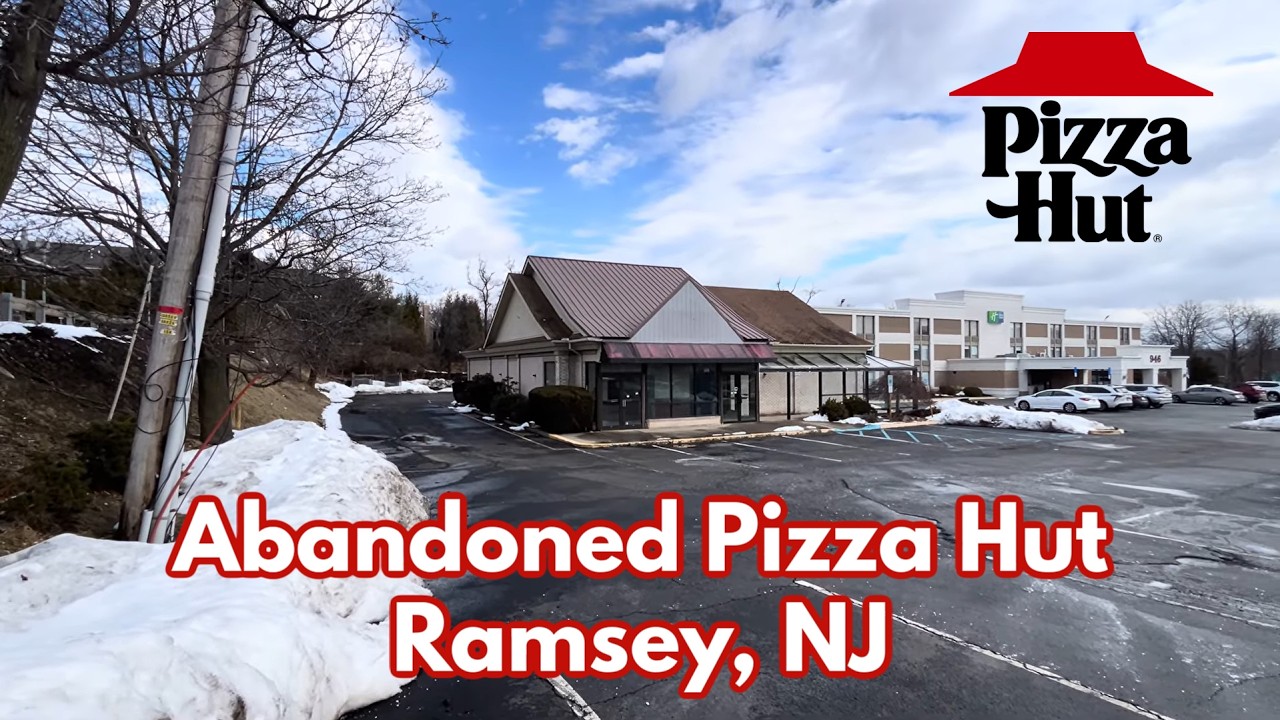 Заброшенная пиццерия Pizza Hut в городе Рамси, штат Нью-Джерси.