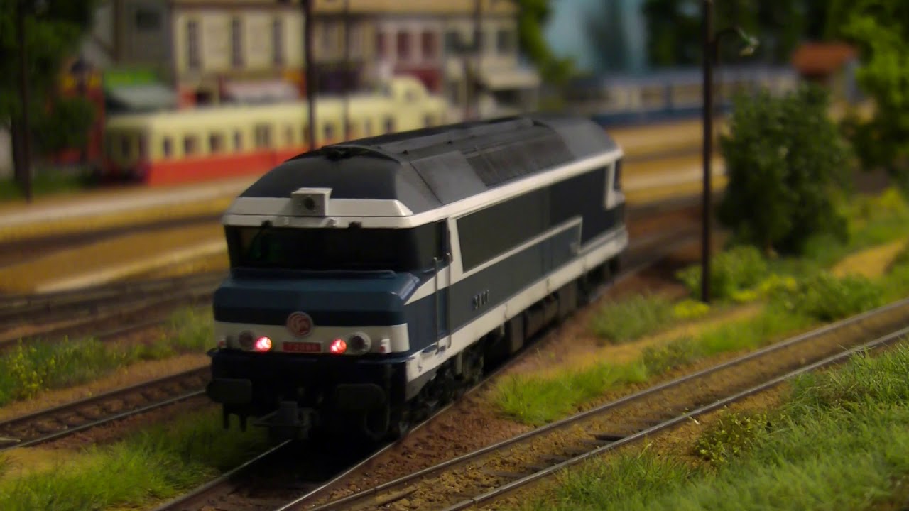 Train HO - Mon réseau HO - CC 72085 et BB 26057 Roco.