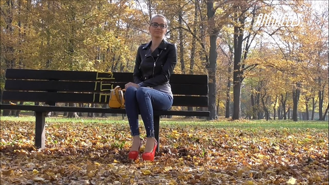 ANIA - POLISH AUTUMN AND A LOT OF LEAVES